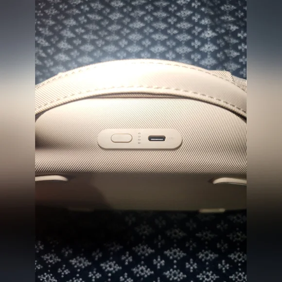 Eufy Breast Pump Charger Case - Picture 9 of 10